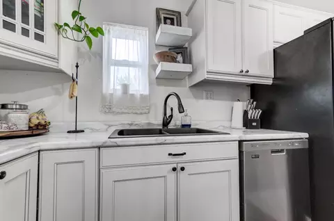 Kitchen - 2055 Kenton St, Springfield, OH 45505 photo 3 of 7