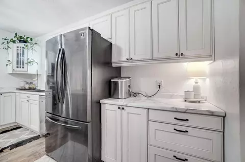 Kitchen - 2055 Kenton St, Springfield, OH 45505 photo 5 of 7