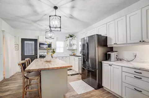 Kitchen - 2055 Kenton St, Springfield, OH 45505 photo 1 of 7