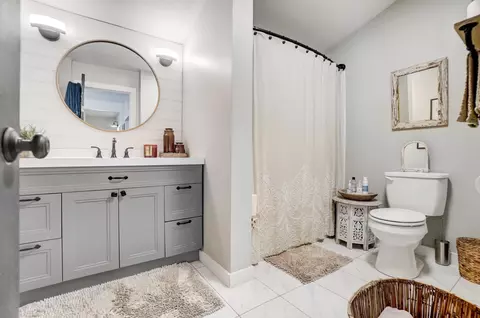 Bath - 2055 Kenton St, Springfield, OH 45505 photo 1 of 7