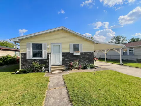 9 E Lake Dr, Wapakoneta, OH 45895