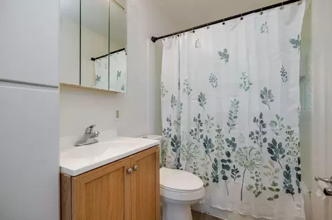 Bath - 403 Dakota Ave, Springfield, OH 45504 photo 1 of 1