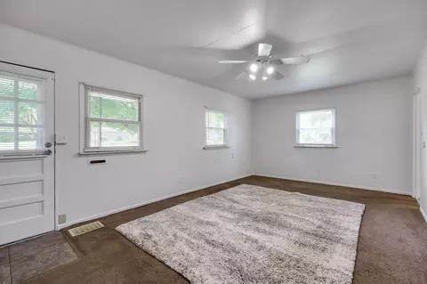 Living - 403 Dakota Ave, Springfield, OH 45504 photo 2 of 3