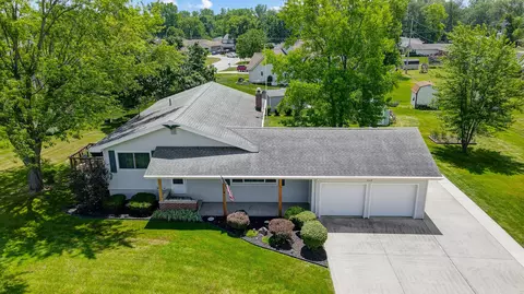 829 Barbara Ln, Wapakoneta, OH 45895