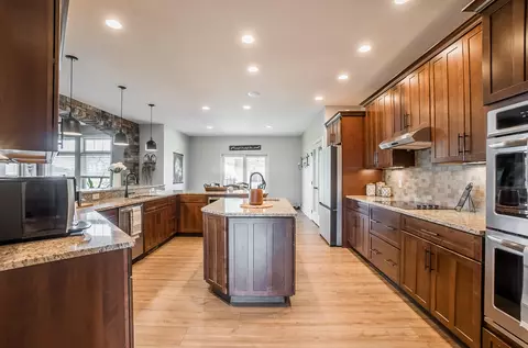 Kitchen - 3222 Mccurdy Rd, Troy, OH 45373 photo 4 of 9