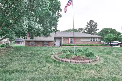 6575 Curtwood Dr, Tipp City, OH 45371