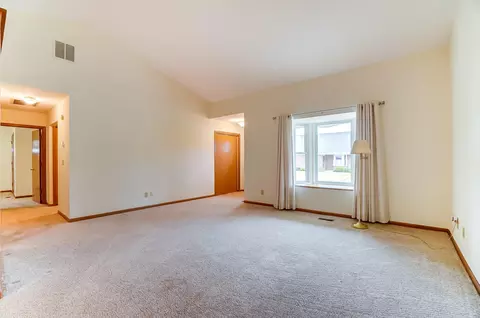 Living - 1267 Pheasant Run, Springfield, OH 45503 photo 2 of 3