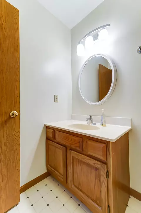 Bath - 1267 Pheasant Run, Springfield, OH 45503 photo 5 of 8