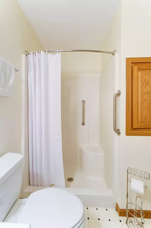 Bath - 1267 Pheasant Run, Springfield, OH 45503 photo 3 of 8
