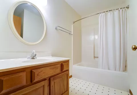 Bath - 1267 Pheasant Run, Springfield, OH 45503 photo 6 of 8