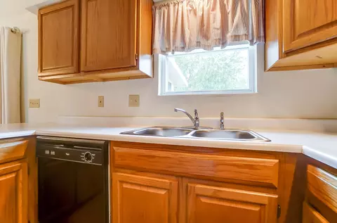 Kitchen - 1267 Pheasant Run, Springfield, OH 45503 photo 4 of 6