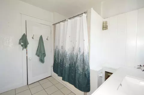 Bath - 412 E High St, Springfield, OH 45505 photo 2 of 3