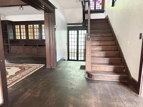 Entry Way - 412 E High St, Springfield, OH 45505 photo 4 of 8