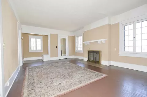 Living - 412 E High St, Springfield, OH 45505 photo 8 of 11