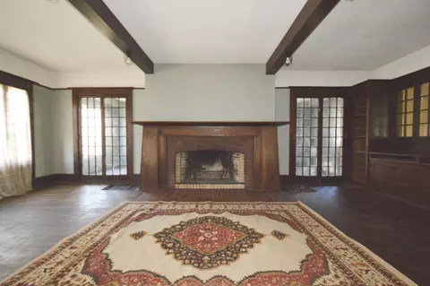 Living - 412 E High St, Springfield, OH 45505 photo 4 of 11
