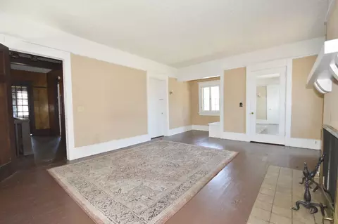 Living - 412 E High St, Springfield, OH 45505 photo 10 of 11