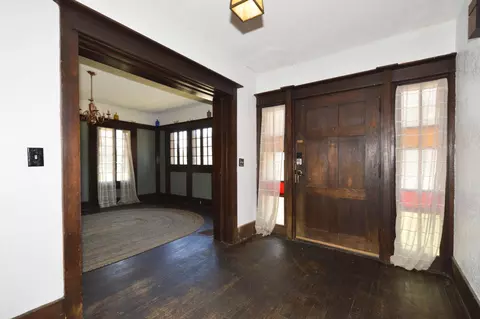 Entry Way - 412 E High St, Springfield, OH 45505 photo 3 of 8