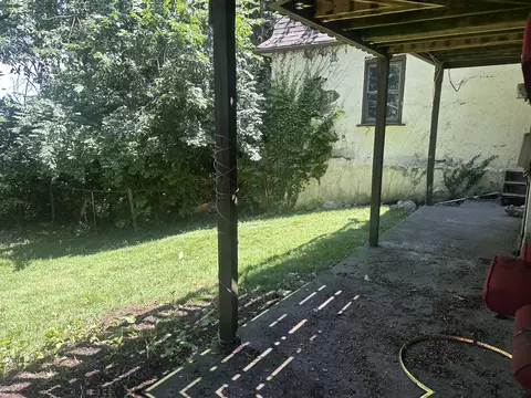 Exterior - 412 E High St, Springfield, OH 45505 photo 7 of 9
