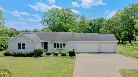 1335 Gearhart Rd, Sidney, OH 45365
