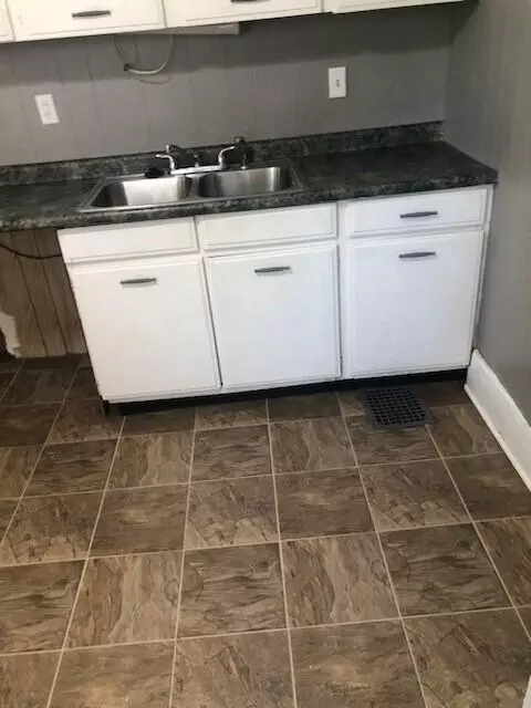 825 Elm St, Springfield, OH 45503 photo 3