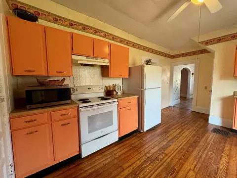 Kitchen - 1402 St Paris Pike, Springfield, OH 45504 photo 2 of 6