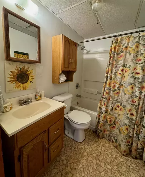 Bath - 1402 St Paris Pike, Springfield, OH 45504 photo 1 of 3