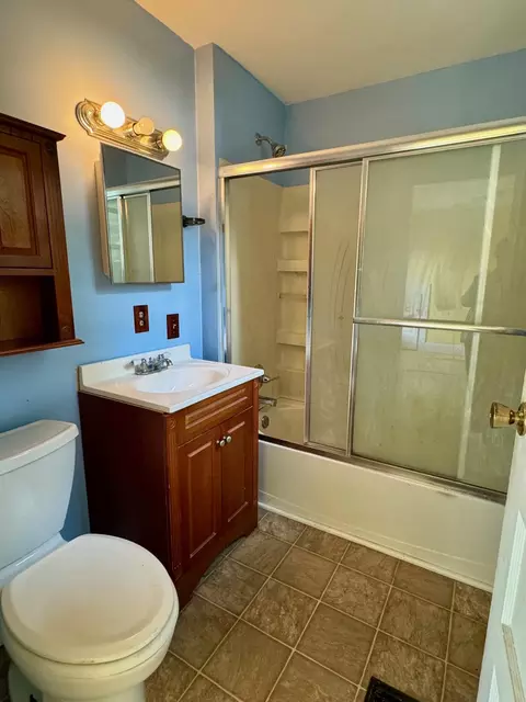 Bath - 1402 St Paris Pike, Springfield, OH 45504 photo 3 of 3