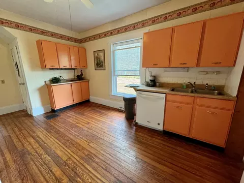 Kitchen - 1402 St Paris Pike, Springfield, OH 45504 photo 5 of 6