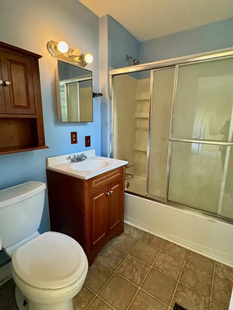 Bath - 1402 St Paris Pike, Springfield, OH 45504 photo 2 of 3