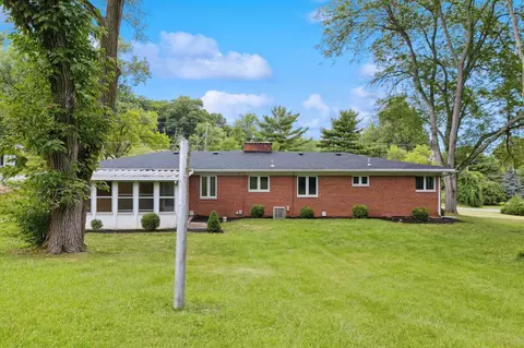 Exterior - 2721 Ash Dr, Springfield, OH 45504 photo 4 of 6