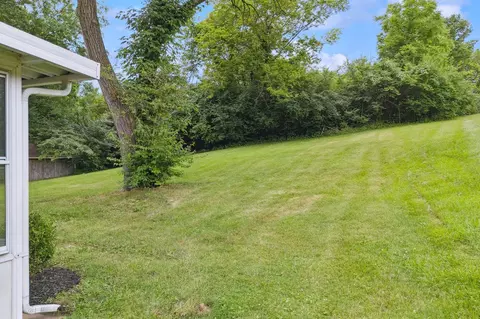 Exterior - 2721 Ash Dr, Springfield, OH 45504 photo 3 of 6