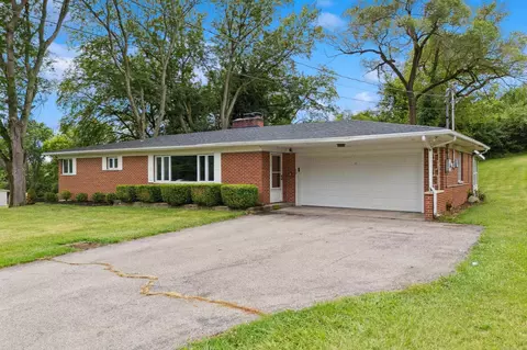 Exterior - 2721 Ash Dr, Springfield, OH 45504 photo 2 of 6