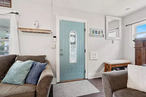 Entry Way - 201 N Clairmont Ave, Springfield, OH 45503 photo 1 of 3