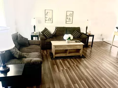 Living - 2845 Springfield Jamestown Rd, Springfield, OH 45505 photo 3 of 4