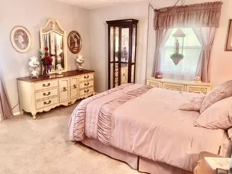 Bedroom - 2845 Springfield Jamestown Rd, Springfield, OH 45505 photo 3 of 3