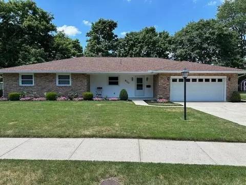 910 Crestview Dr, Troy, OH 45373