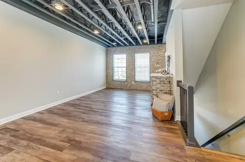 8 N Center St, Springfield, OH 45502