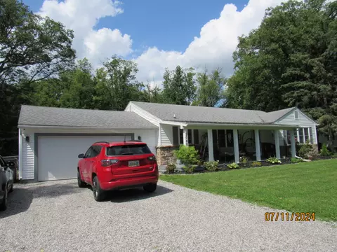 2040 Shorewood Ln, Lima, OH 45806
