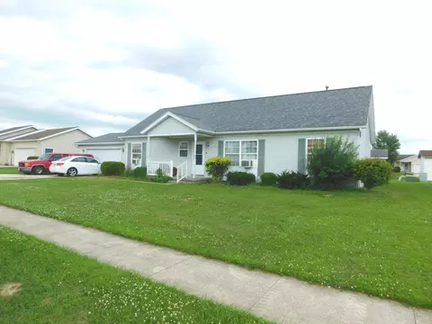 1004 Springwood Ln, Wapakoneta, OH 45895