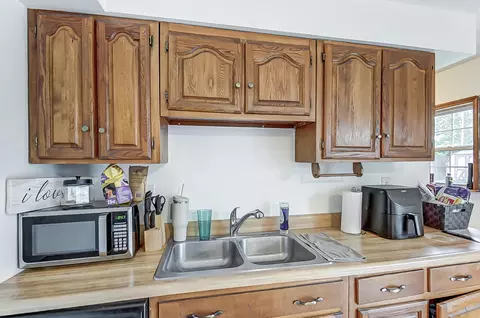 Kitchen - 4494 Blough Dr, Enon, OH 45323 photo 4 of 4