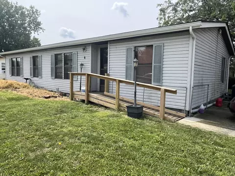 4 E Lake Dr, Wapakoneta, OH 45895