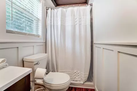 Bath - 507 E Fulton St, Celina, OH 45822 photo 2 of 8