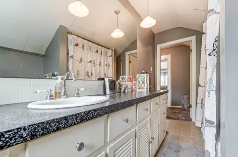 Bath - 507 E Fulton St, Celina, OH 45822 photo 7 of 8