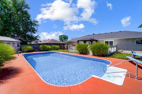 Exterior - 5410 Stoneridge Dr, Springfield, OH 45503 photo 14 of 14