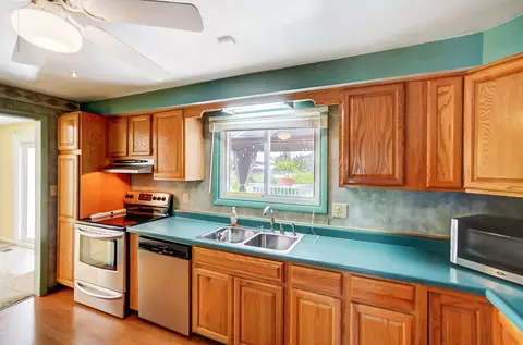 Kitchen - 5410 Stoneridge Dr, Springfield, OH 45503 photo 2 of 4