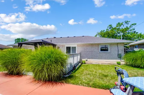 Exterior - 5410 Stoneridge Dr, Springfield, OH 45503 photo 7 of 14