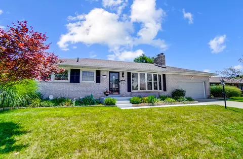 Exterior - 5410 Stoneridge Dr, Springfield, OH 45503 photo 4 of 14