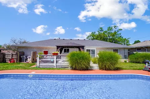 Exterior - 5410 Stoneridge Dr, Springfield, OH 45503 photo 6 of 14