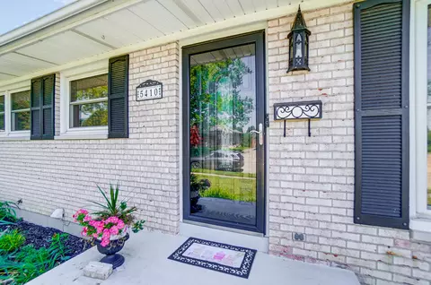 Entry Way - 5410 Stoneridge Dr, Springfield, OH 45503 photo 1 of 3