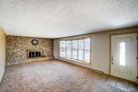 Living - 5410 Stoneridge Dr, Springfield, OH 45503 photo 2 of 3